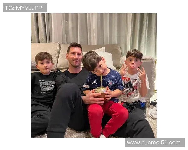 足球球星世界杯日常穿搭解析 从场内到场外的时尚之旅