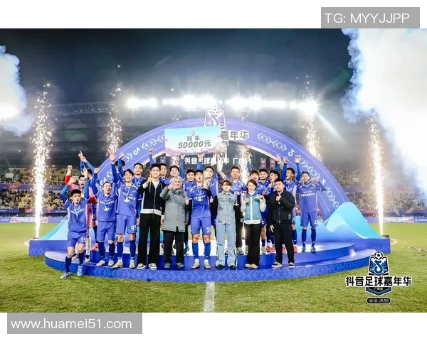 抖音爆红足球女星引热议 打破性别界限勇闯球场展现无限魅力 抖音爆红足球女星引热议 打破性别界限勇闯球场展现无限魅力