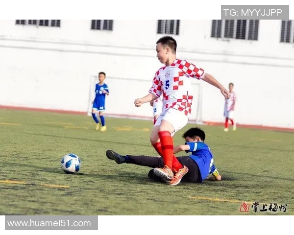 校园足球星光闪耀 青少年球员崭露头角引领未来足球新风潮 校园足球星光闪耀 青少年球员崭露头角引领未来足球新风潮